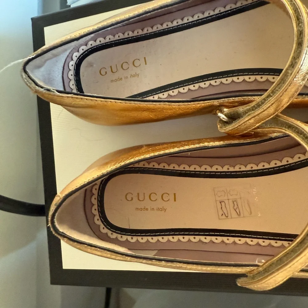 Gucci Gold Leather Mary Jane Flats with Navy & Red Grosgrain Bow - Picture 5 of 5